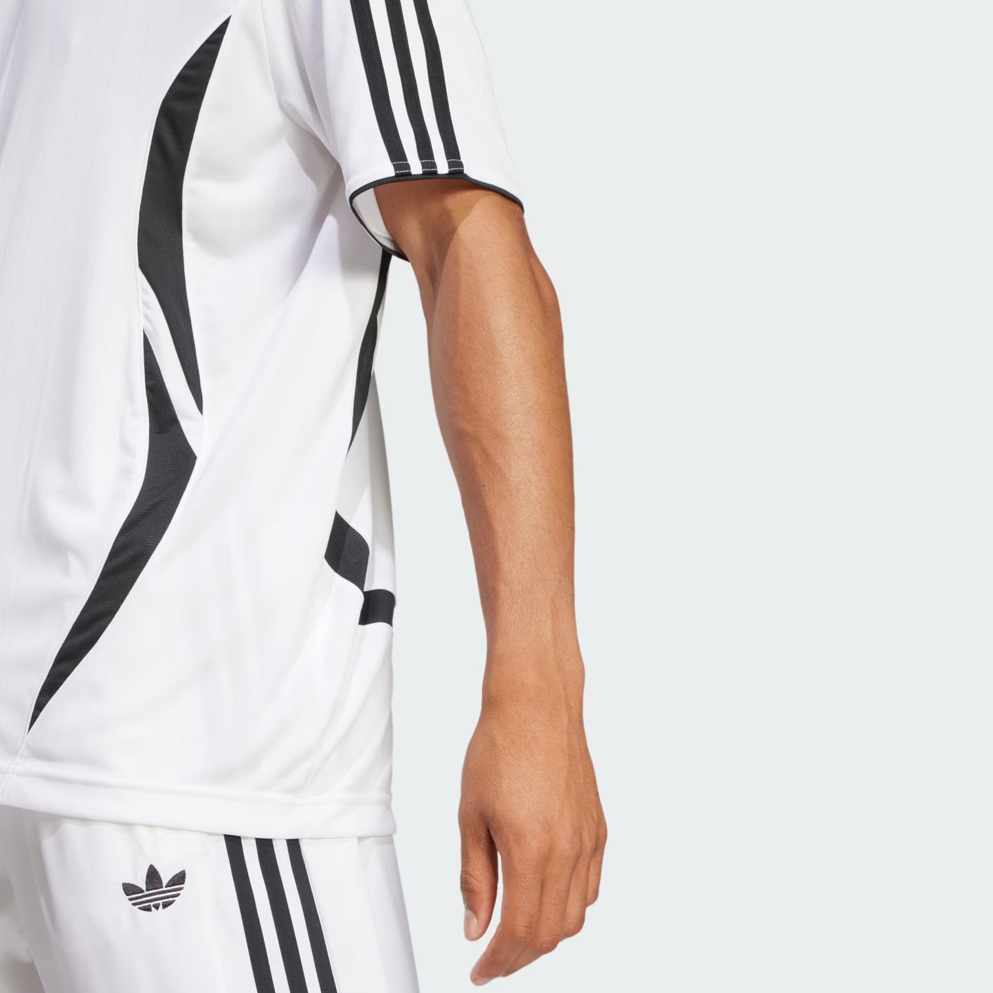 JP1113 ADIDAS APP ADICOLOR MALE