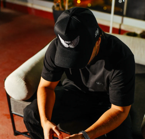 CAP BLACK DRIP AT WHITE