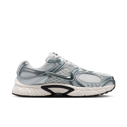 NIKE V5 RNR PLATEADA