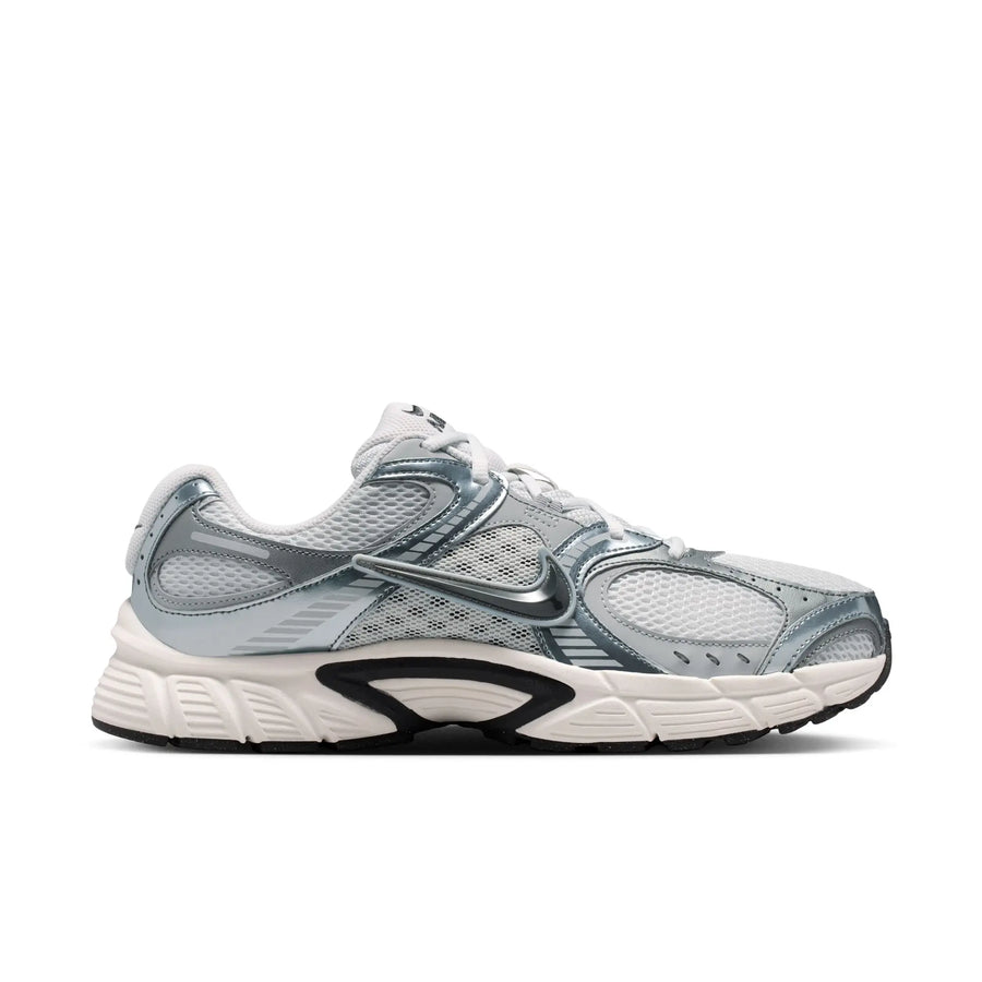 NIKE V5 RNR PLATEADA